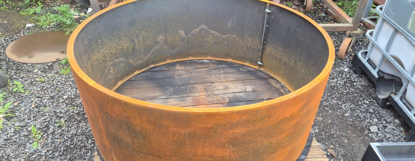 Planter in 2 halves 